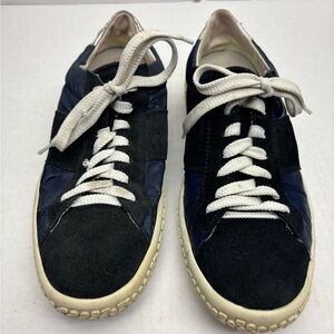 oXs sneakers women’s SZ 8